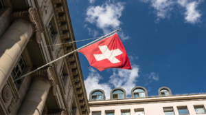 drapeau suisse sur monument