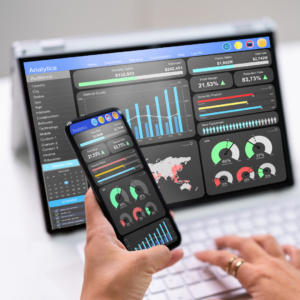 Femme qui analyse ses KPIs